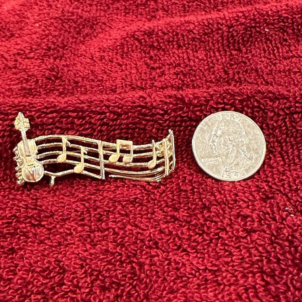 Music bars brooch bag charm jacket adornment zipper metal gold toned pin back